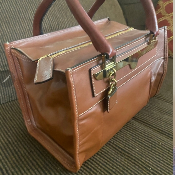 Chloe - Picture 2 of 11